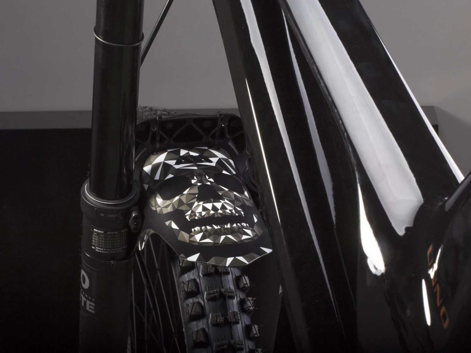 All-mountain-style AMS Garde Boue Avant Skull Mud Guard 5 All-mountain-style AMS Garde Boue Avant Skull Mud Guard – Image 3