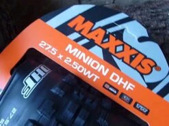 MAXXIS Minion DHF Pneu Souple MaxxGrip Dual Exo WT TR - 27,5 X 2,5 Pouces -Magasin De Vtt De Qualité maxxis minion dhf pneu souple maxxgrip dual exo wt tr 275 x 25 pouces 4