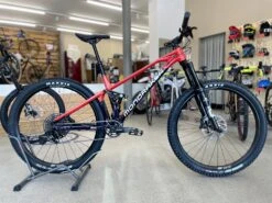 MONDRAKER Foxy R VTT All-Mountain Deep Purple / Flame Red 2022 12 MONDRAKER Foxy R VTT All-Mountain Deep Purple / Flame Red 2022 -Magasin De Vtt De Qualité mondraker foxy r vtt all mountain deep purple flame red 2022 3