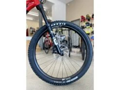 MONDRAKER Foxy R VTT All-Mountain Deep Purple / Flame Red 2022 15 MONDRAKER Foxy R VTT All-Mountain Deep Purple / Flame Red 2022 -Magasin De Vtt De Qualité mondraker foxy r vtt all mountain deep purple flame red 2022 6