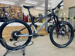 MONDRAKER Foxy VTT All-Mountain Racing Silver-Black 2022 -Magasin De Vtt De Qualité mondraker foxy vtt all mountain racing silver black 2022 3